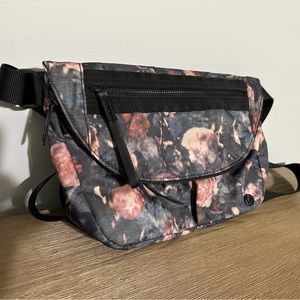 Lululemon Party Om Festival Bag II in Frosted Rose